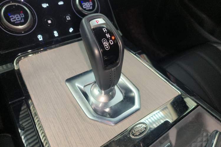 Used Land Rover Range Rover Evoque 2021 Range Rover Velar 249 PS R-Dynamic HSE Luxury Edition
