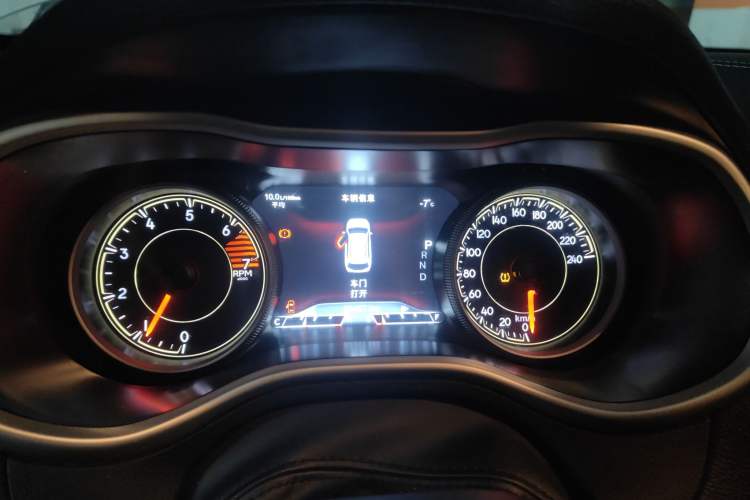 Used  Cherokee 2020 2.0L Two-Wheel Drive Classic Sports Edition
