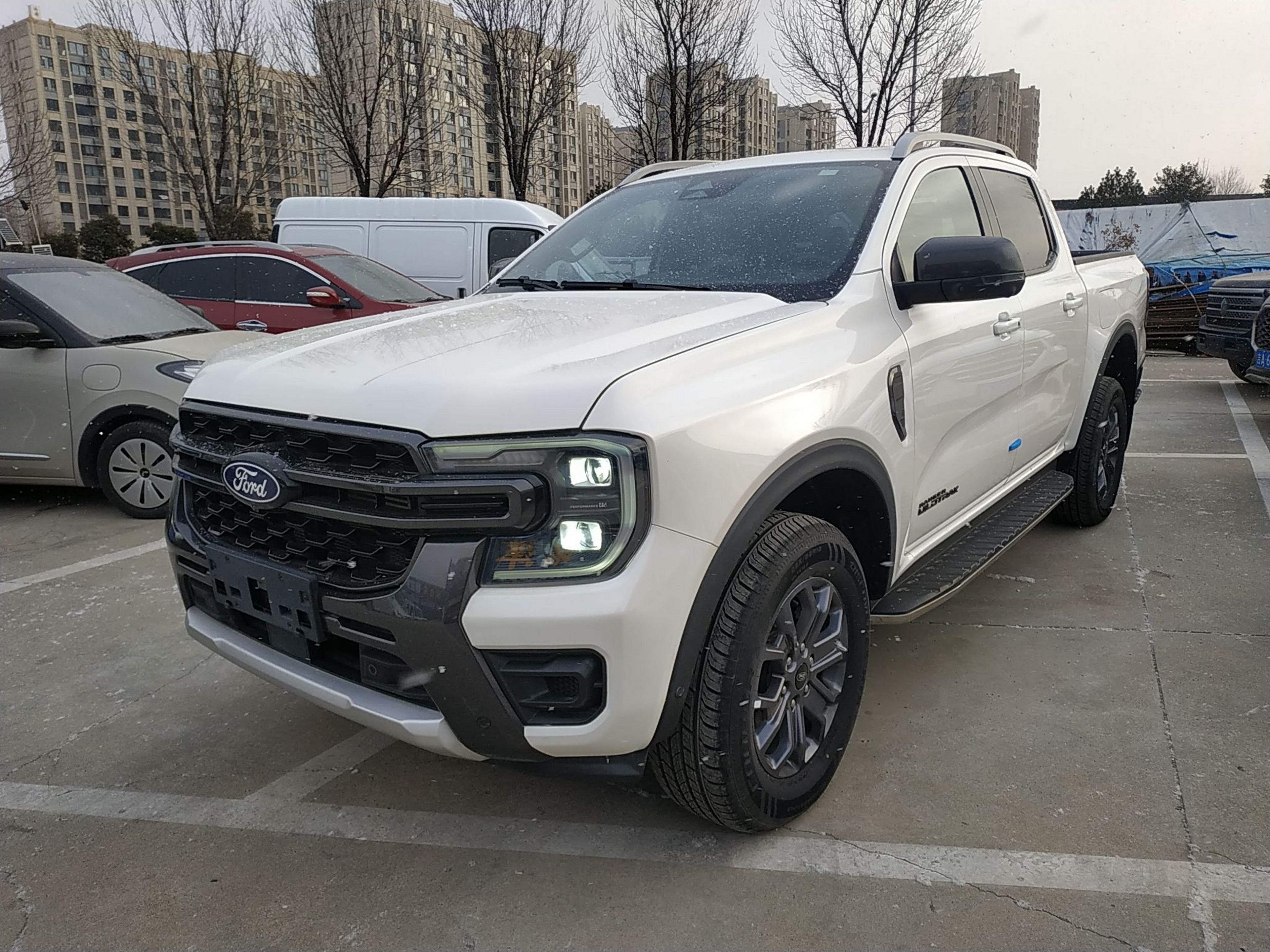 Под передней частью автомобиля