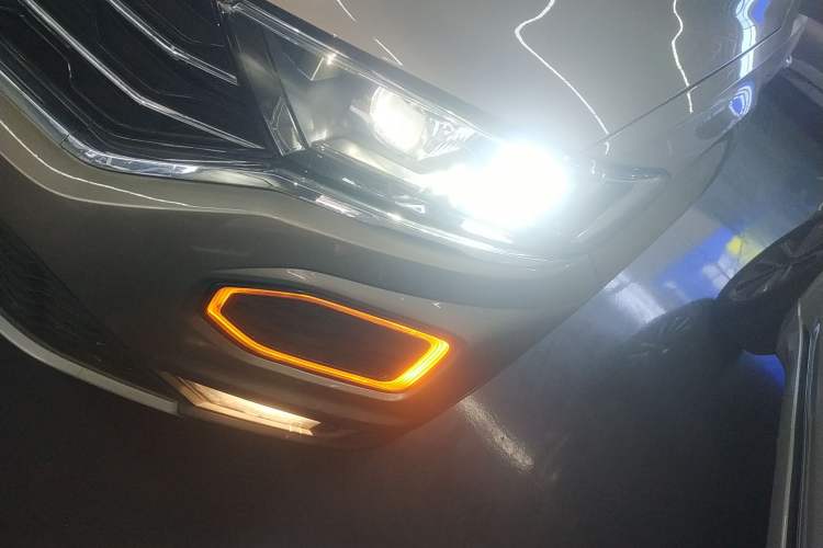 Used Volkswagen T-ROC 2018 230TSI DSG Two-Wheel Drive Advanced Version China V Standard