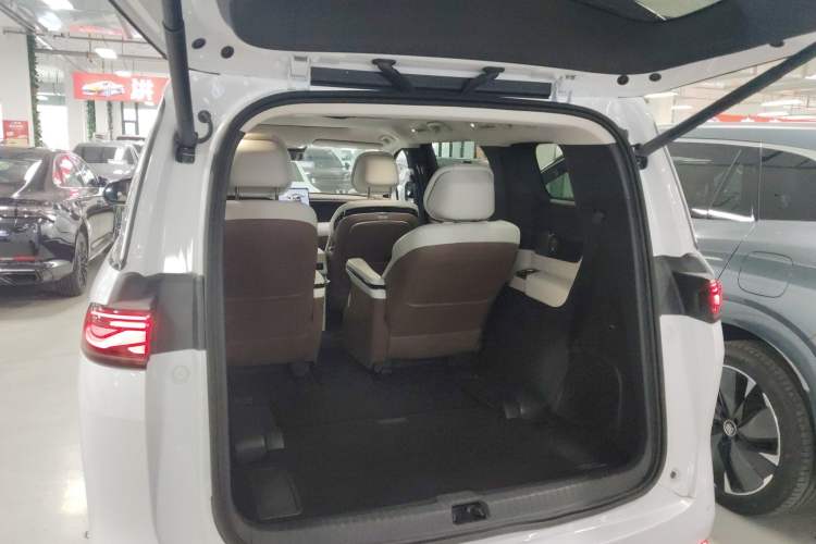 Used BYD Xia 2025 DM-i 1.5T 180km Beyond Edition
