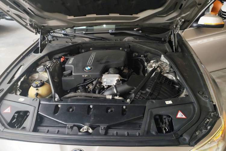 Used BMW 5 Series 2014 525Li Leading Model
