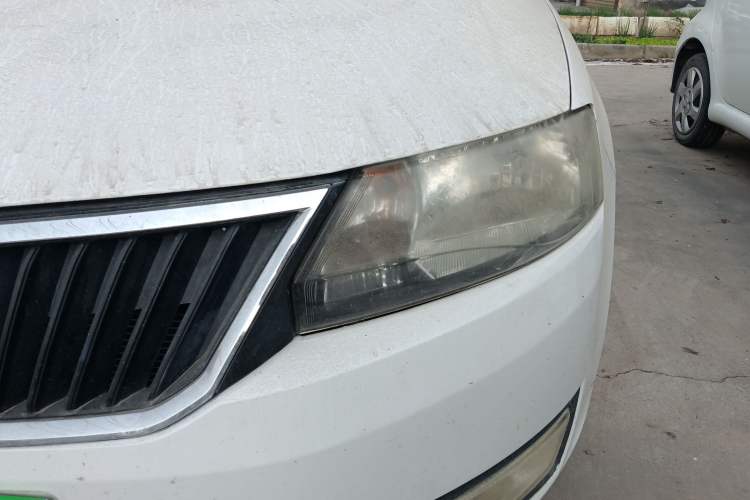 Used Skoda Rapid 2015 1.4L Manual Smart Selection Model
