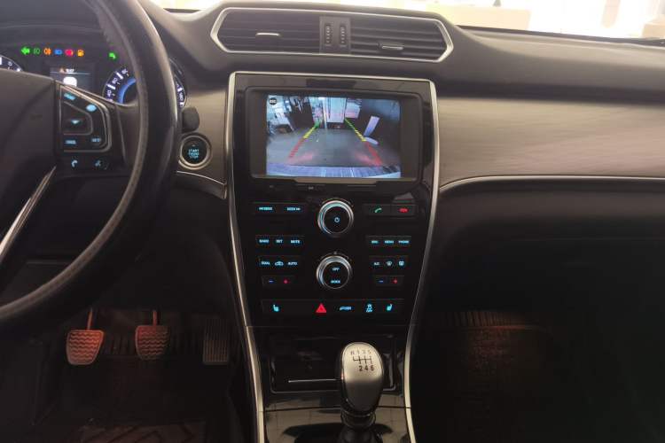 Used Haval H2 2018 Red-Label 1.5T Manual Two-Wheel Drive Luxury Model
