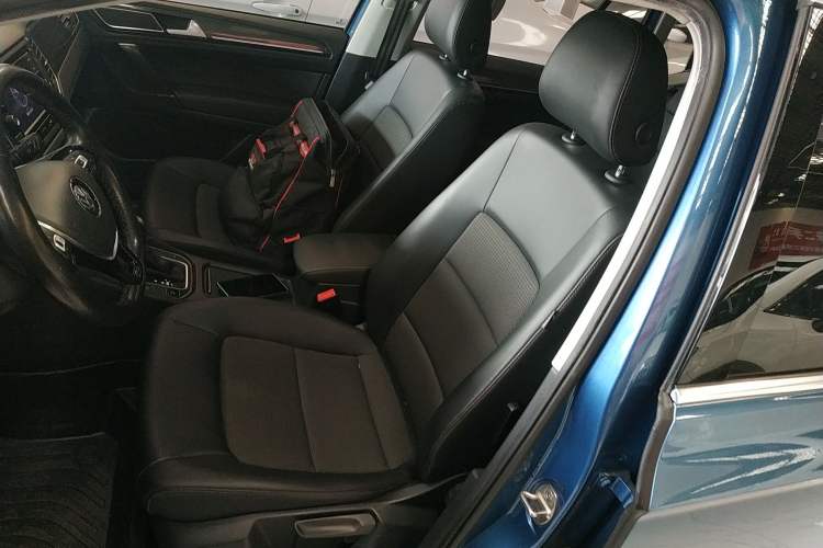 Used Volkswagen Golf Sportsvan 2018 230TSI Automatic Trend Edition
