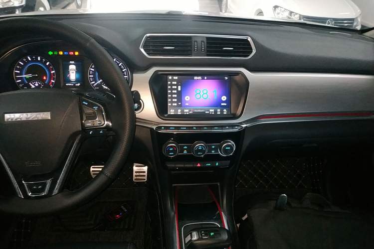 Used Haval H2 2018 1.5T Dual-Clutch Two-Wheel Drive Fashion Model China VI Standard
