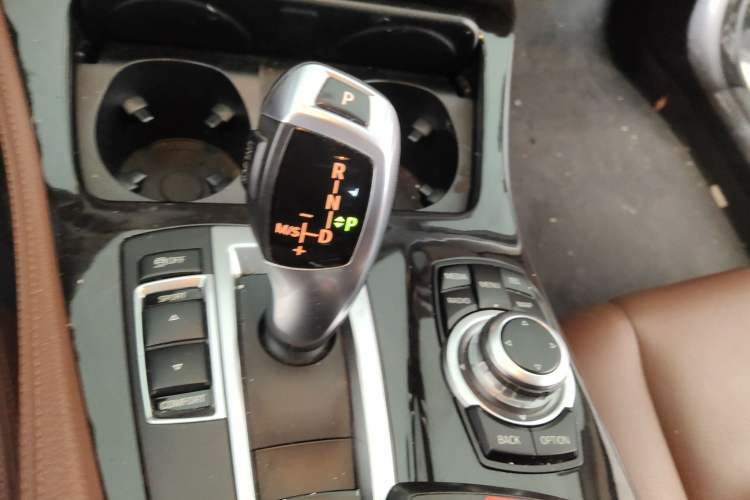 Used BMW 5 Series 2014 525Li Leading Model
