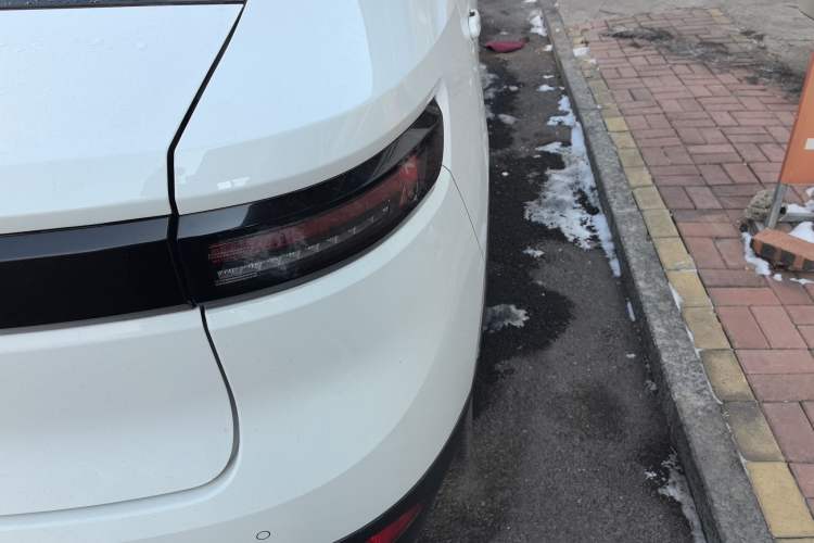 Used ORA iQ 2018 Smart Connectivity Model