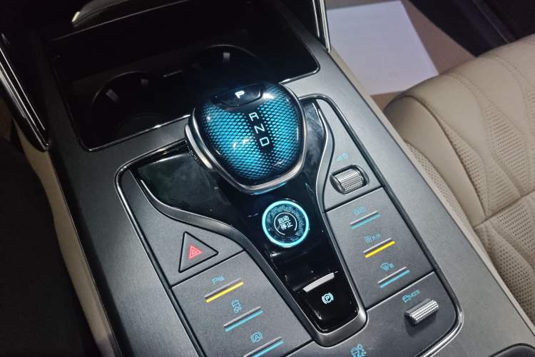 Used BYD Tang New Energy 2024 DM-i Glory Edition 112KM Prestige Model
