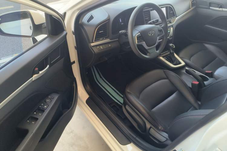 Used Hyundai Elantra 2016 1.6L Automatic ZhiXuan – Elite Version
