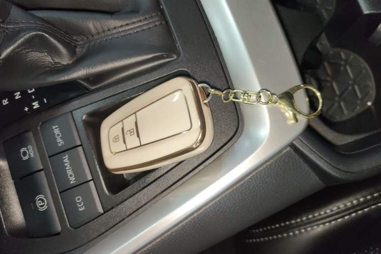 Used Toyota RAV4 2021 2.0L CVT Two-Wheel Drive Fashion Edition