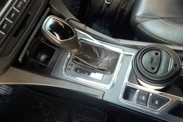 Used Geely Auto Emgrand 2017 Hatchback RS Million Edition 1.5L CVT Upward Version
