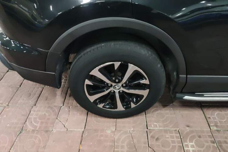 Used Toyota RAV4 2019 2.0L CVT Two-Wheel Drive Luxury Version China VI Standard