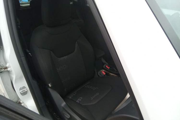 Used  Renegade 2017 180T Automatic High-Energy Version
