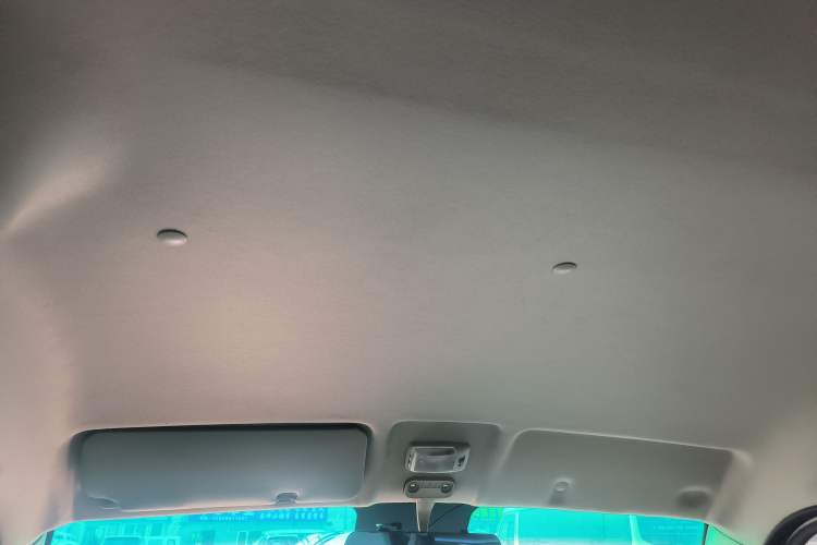 Used Jinbei Hiace X30 2023 1.5L Super-Comfortable Passenger Van 5/6/7-Seater Non-Air-Conditioned Version Model SWC15M
