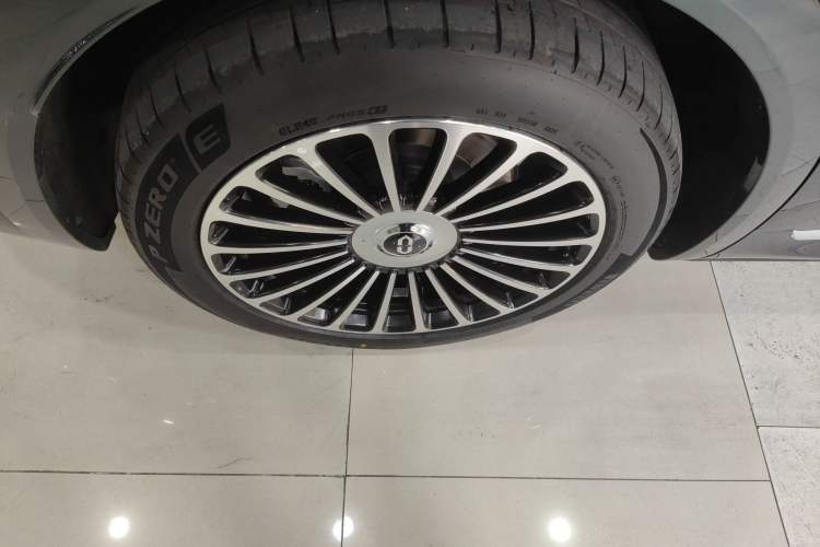 Used Hima AITO M8 2025 Extended-Range Ultra Version 53.4 kWh 6-Seater Edition