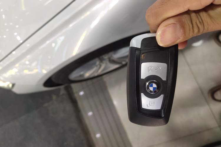 Used BMW 3 Series 2016 320Li Ambition Model
