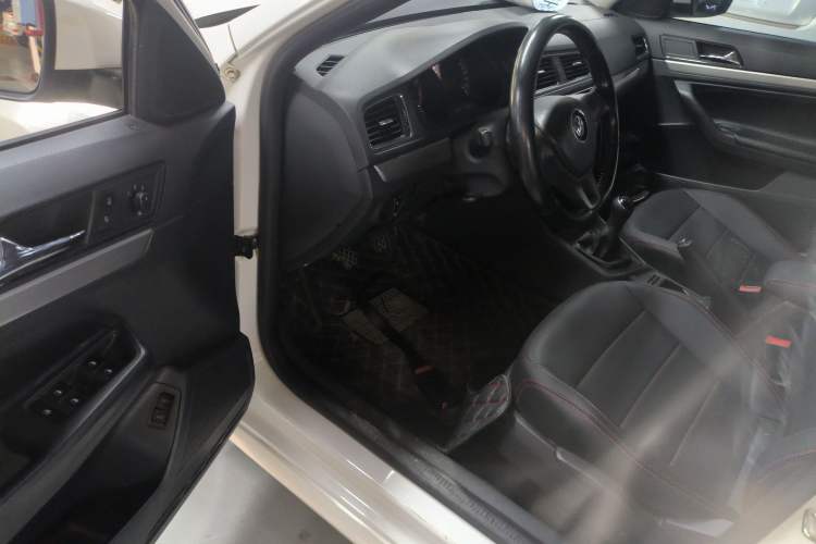 Used Volkswagen Lavida 2015 1.6L Manual Fashion Edition
