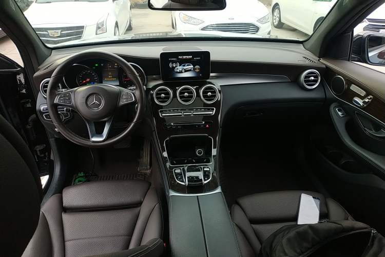 Used Mercedes-Benz GLC 2018 GLC 260 4MATIC Luxury Model