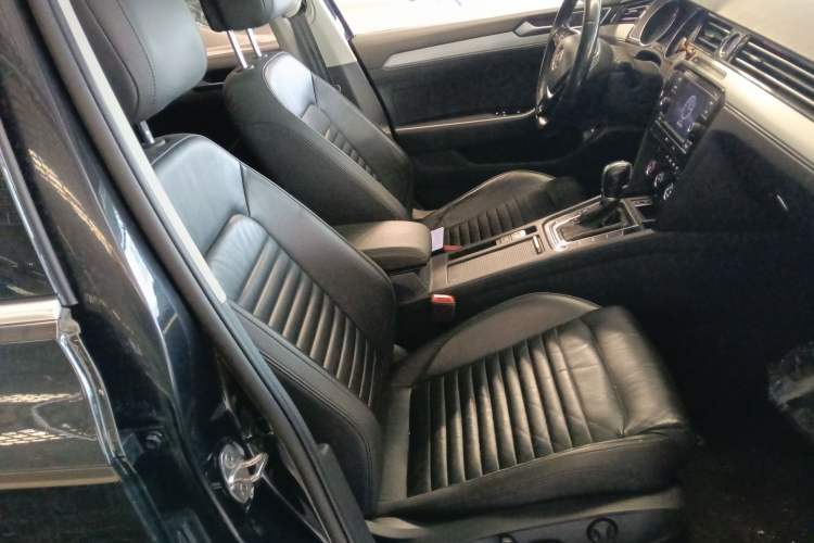 Used Volkswagen Magotan 2018 330TSI DSG Advanced Model
