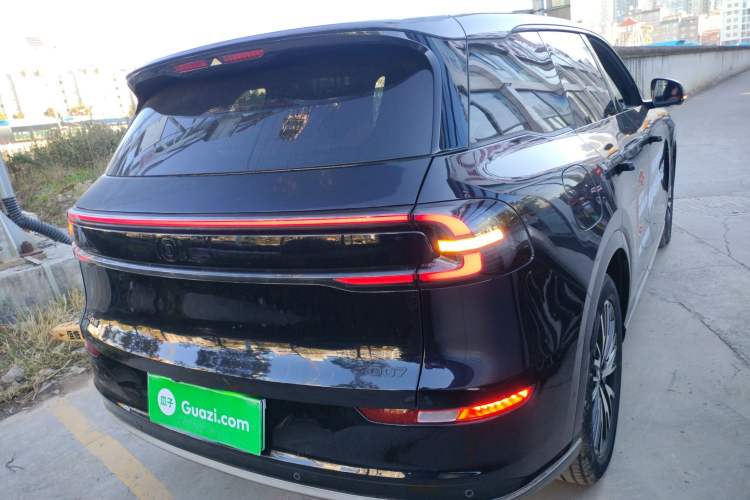 Used  Q07 2025 215 Flagship PLUS
