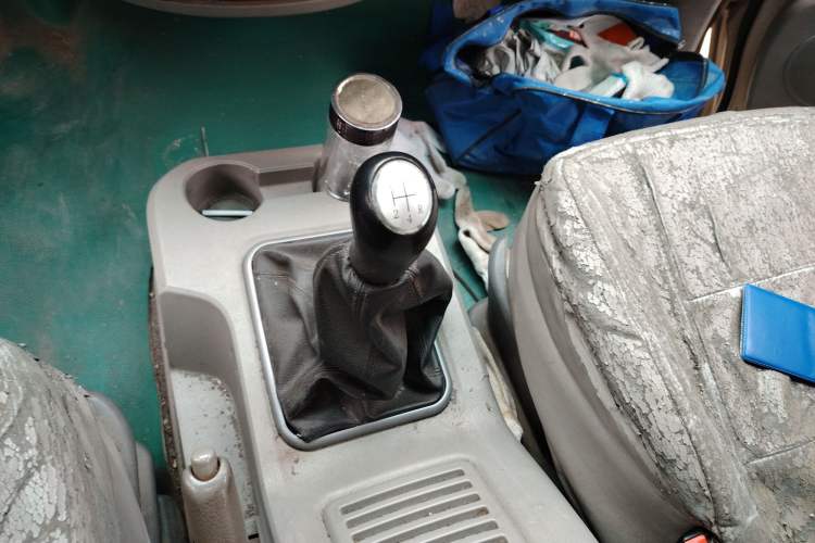 Used FORTHING Lingzhi 2015 V3 1.6L 9-Seater Standard Model
