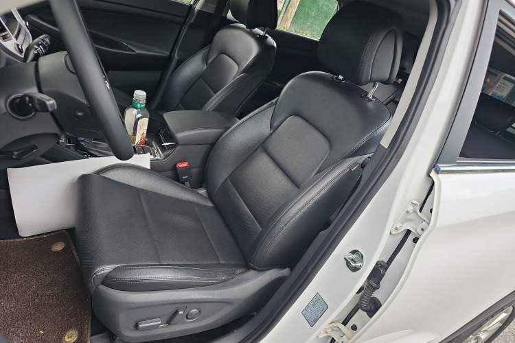 Used Hyundai Tucson 2018 1.6T Dual-Clutch Two-Wheel Drive 15th Anniversary Special Edition