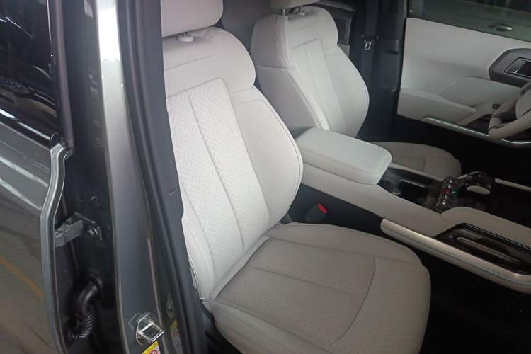 Used Formula Leopard Titanium 3 2025 Model 501KM Rear-Drive Ultra Version
