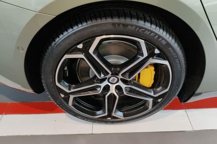 Used  SU7 2024 Rear-Drive Long-Range Intelligent Driving Version
