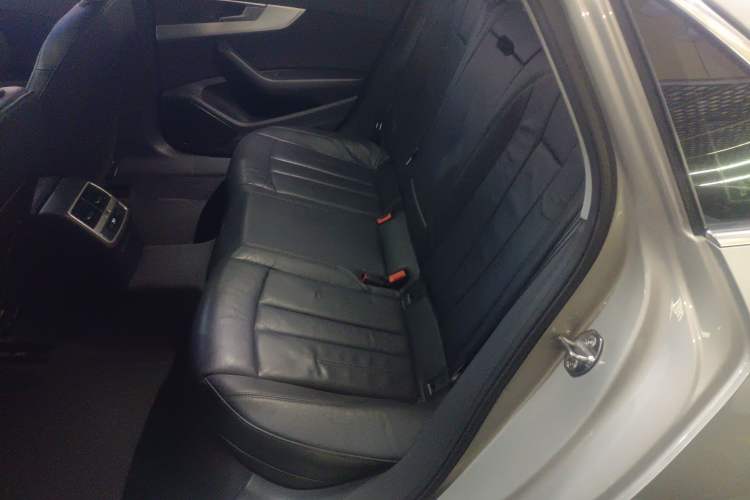 Used Audi A4L 2018 30th Anniversary Edition 40 TFSI Fashion Model
