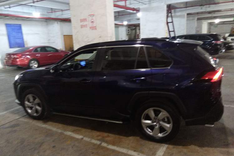 Used Toyota RAV4 2022 2.0L CVT Two-Wheel Drive Fashion Plus Edition
