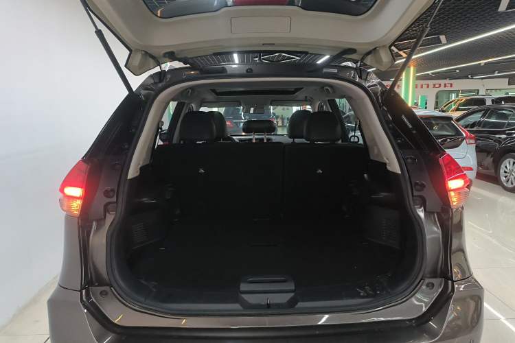 Used Nissan X-Trail 2019 2.5L CVT Smart Connect Leading Edition 4WD
