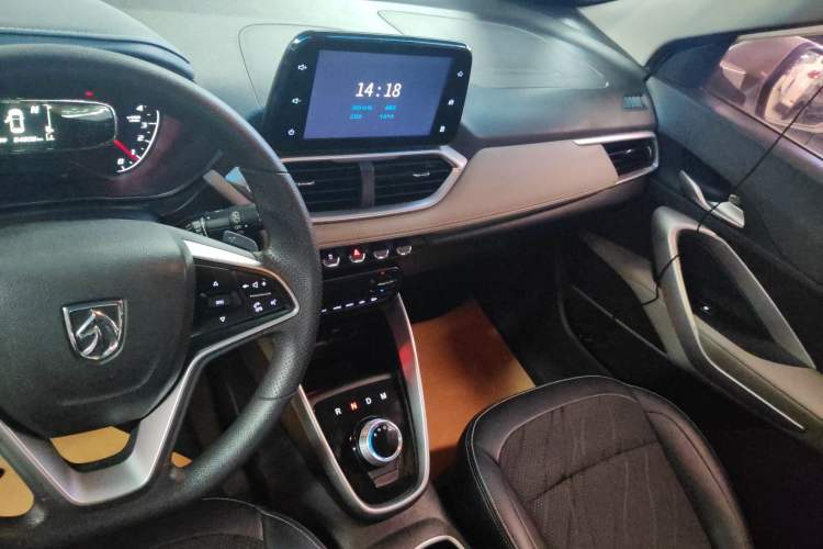 Used Baojun 510 2017 1.5L Automatic Fashion Model
