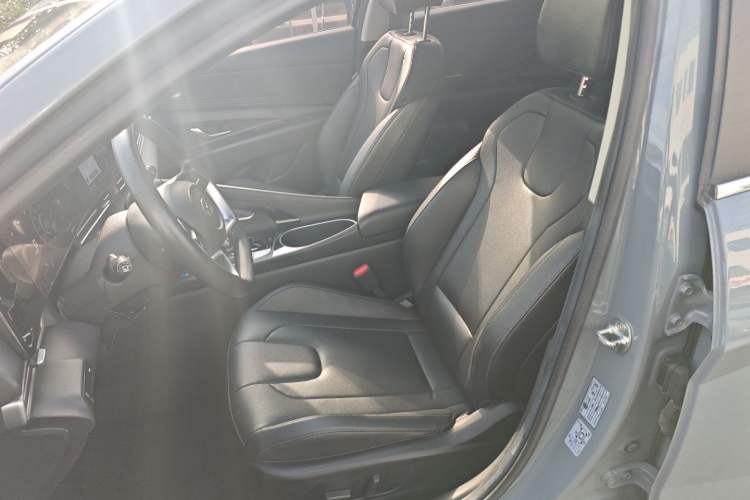 Used Hyundai Elantra 2021 1.5L CVT LUX Prestige Edition
