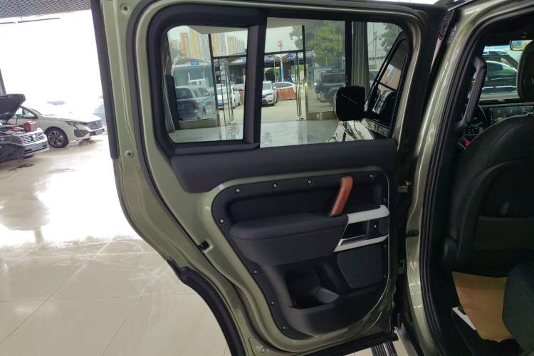 Used Land Rover Defender 2023 Facelift 110 3.0T P400 X-DYNAMIC HSE
