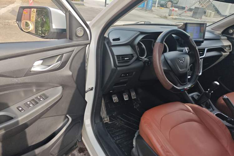 Used Wuling Hongguang S3 2019 1.5L Manual Standard Version China VI Standard
