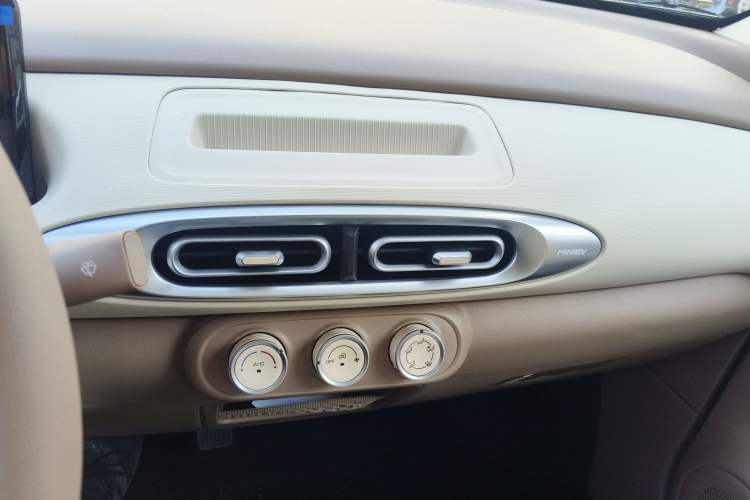 Used Wuling Hongguang MINIEV 2025 Four-Door Version Advanced Edition
