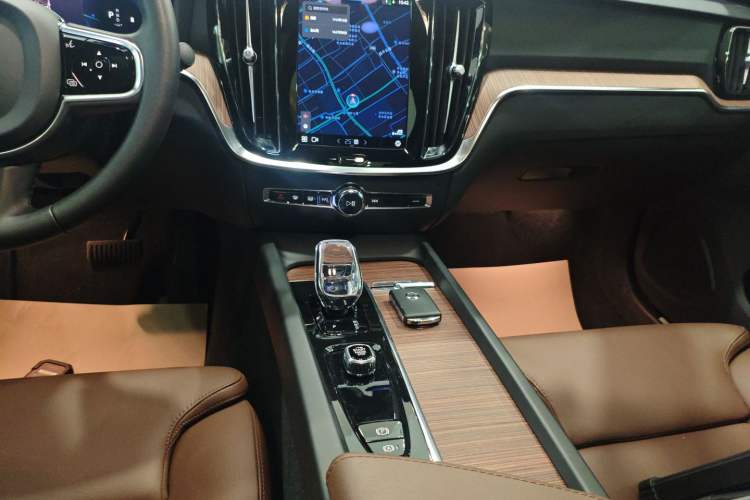 Used Volvo S60 2023 B4 Zhiyuan Luxury Edition
