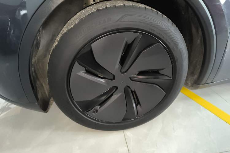 Used Tesla Model Y 2025 Rear-Wheel-Drive Version

