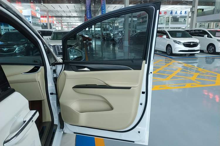 Used Buick GL8 2022 ES Land Cruiser 653T Luxury Model
