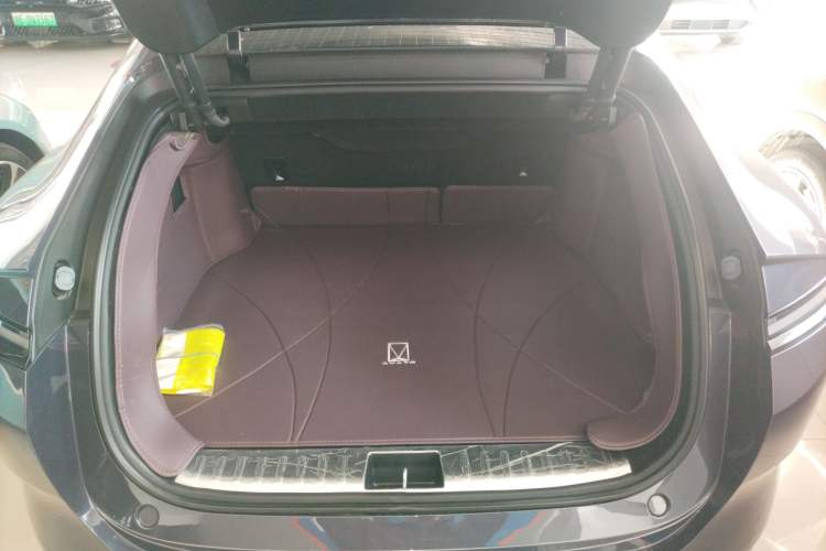 Used  12 2024 700 Three-Laser Rear-Wheel Drive Luxury Edition
