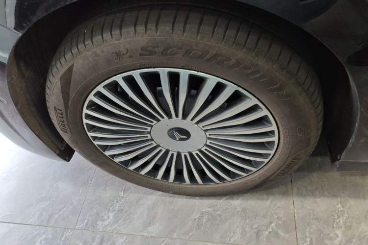 Used VOYAH Dream 2025 PHEV Four-Wheel Drive Prestige Kunpeng Edition
