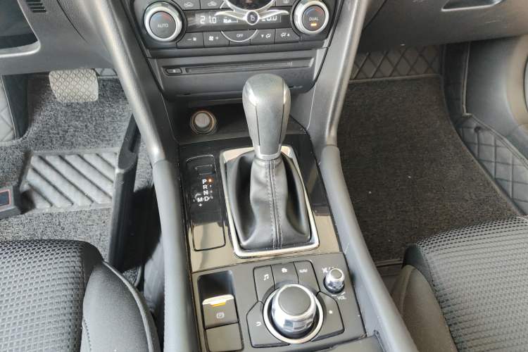 Used Mazda Mazda 3 Axela 2019 Cloud-Controlled Sedan 1.5L Automatic Luxury Model China VI Standard
