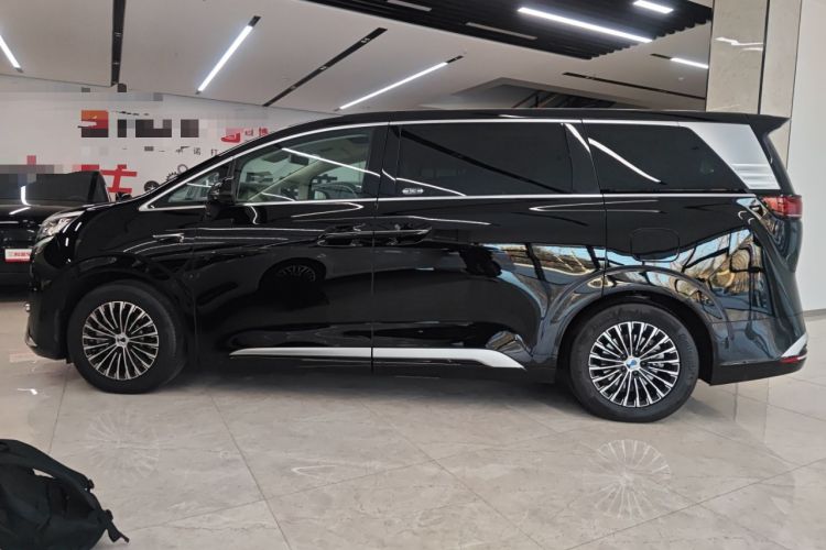 Used Denza D9 2025 DM-i Intelligent Drive 1020 Four-Wheel Drive Flagship Model
