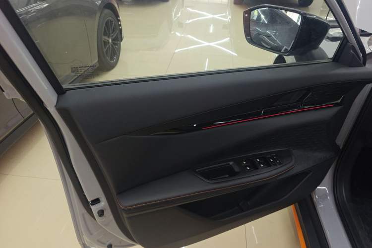 Used Changan UNI-V 2024 1.5T Prestige Sport Edition
