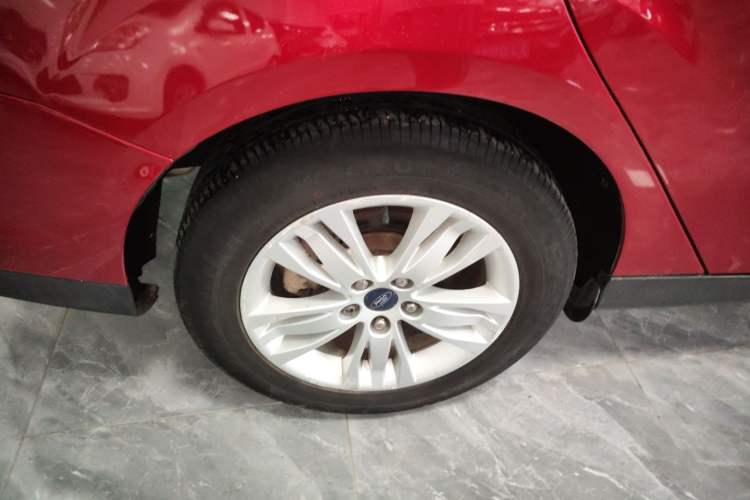 Used Ford Focus 2012 Sedan 1.6L Manual Comfort Model
