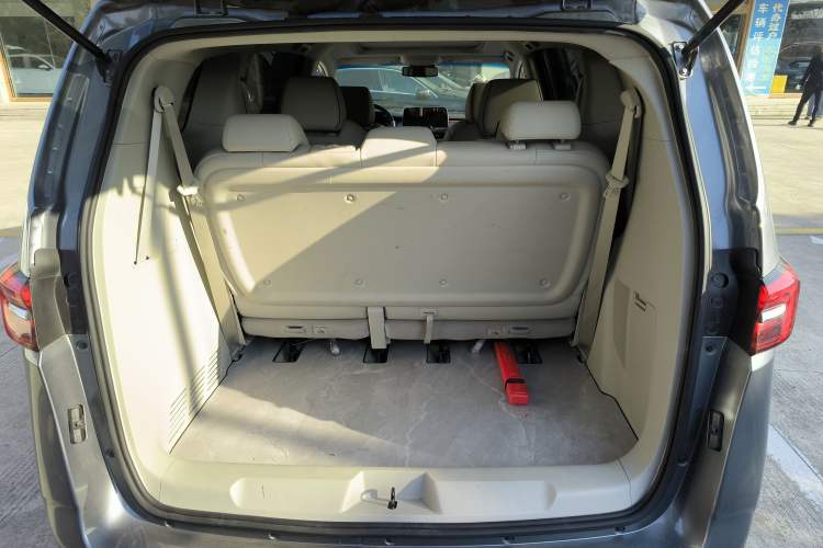 Used Buick GL8 2021 Land Cruiser Executive Class 652T Luxury Model