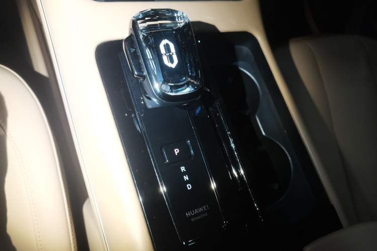 Used Hima AITO M7 2024 1.5T Intelligent Driving 4WD Ultra Version 6 Seats
