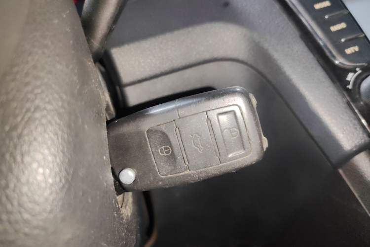 Used Volkswagen Santana 2013 1.6L Manual Fashion Edition
