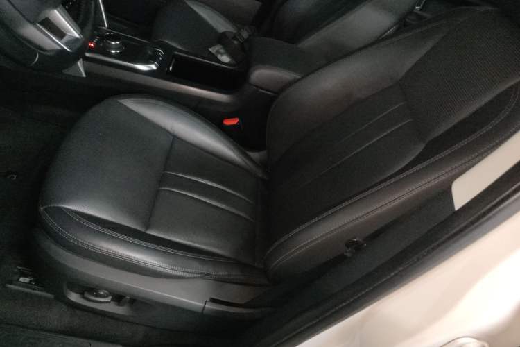 Used Land Rover Discovery Sport 2018 240 PS SE Version